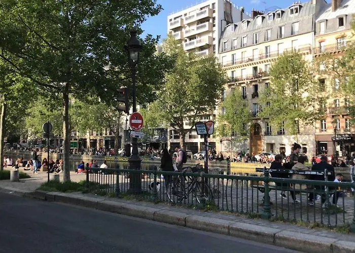 Appartement Flat In Paris